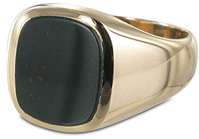 Example of a plain bloodstone signet ring in Rose Gold. This is an example of a black bloodstone showing only a few red flecks.