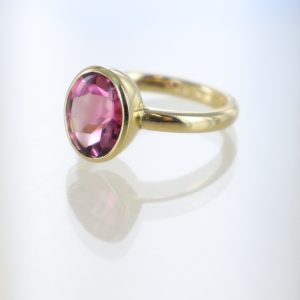Gold Ring set with Amethyst