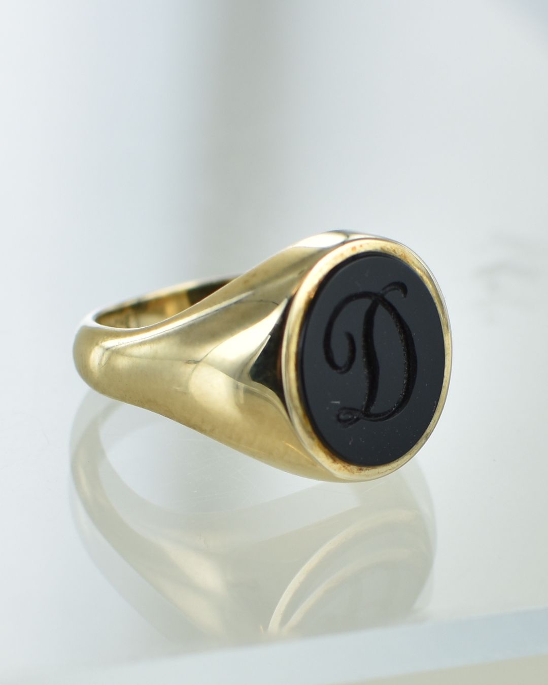 Onyx Gemstone Signet ring engraved with a single letter D - Image 4