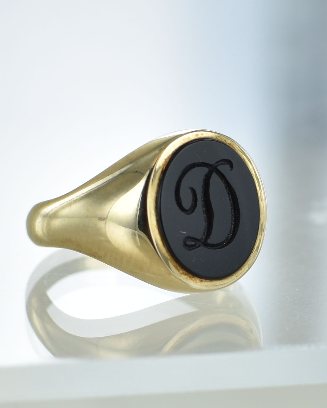 Onyx Gemstone Signet ring engraved with a single letter D - Image 5