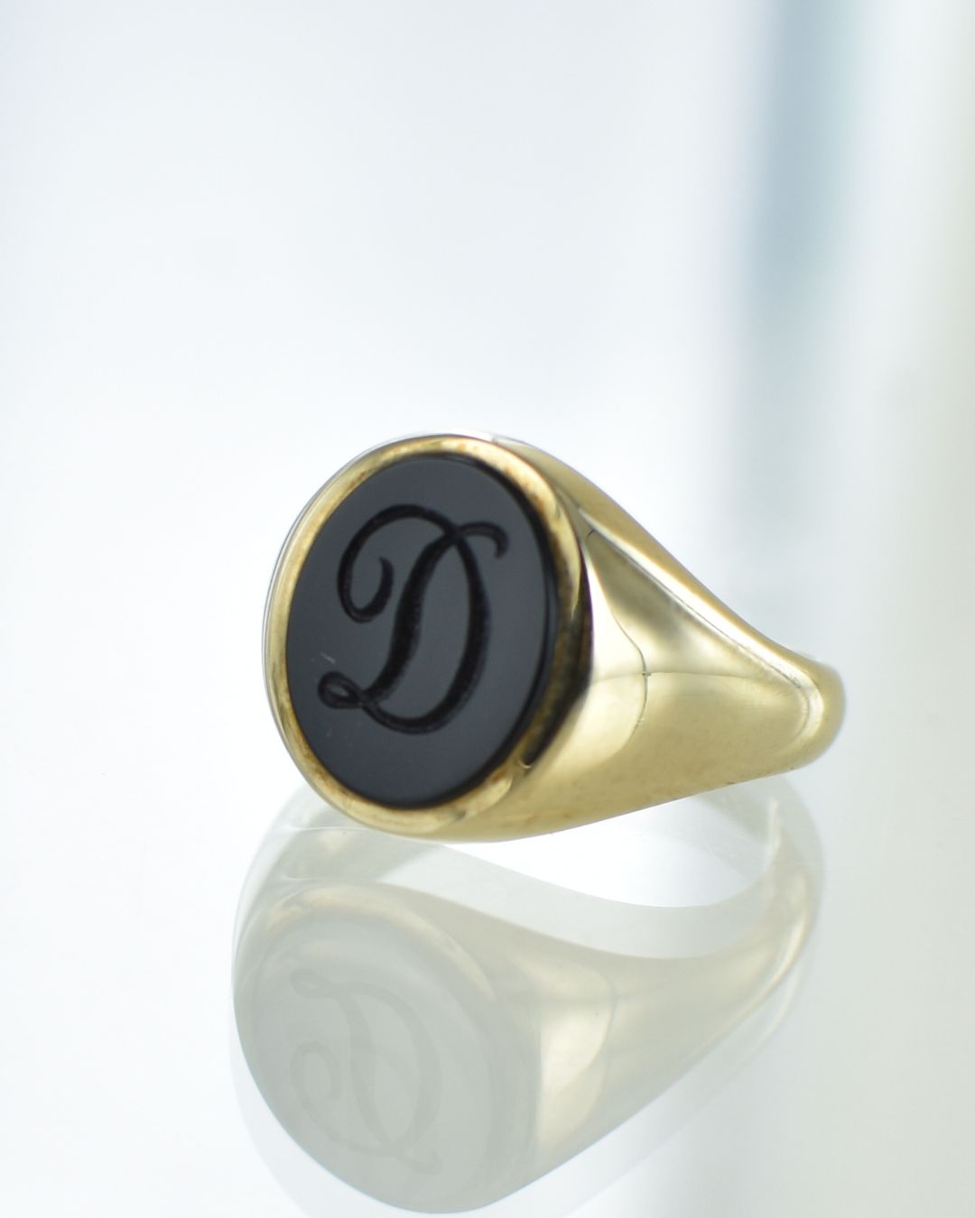 Onyx Gemstone Signet ring engraved with a single letter D - Image 6